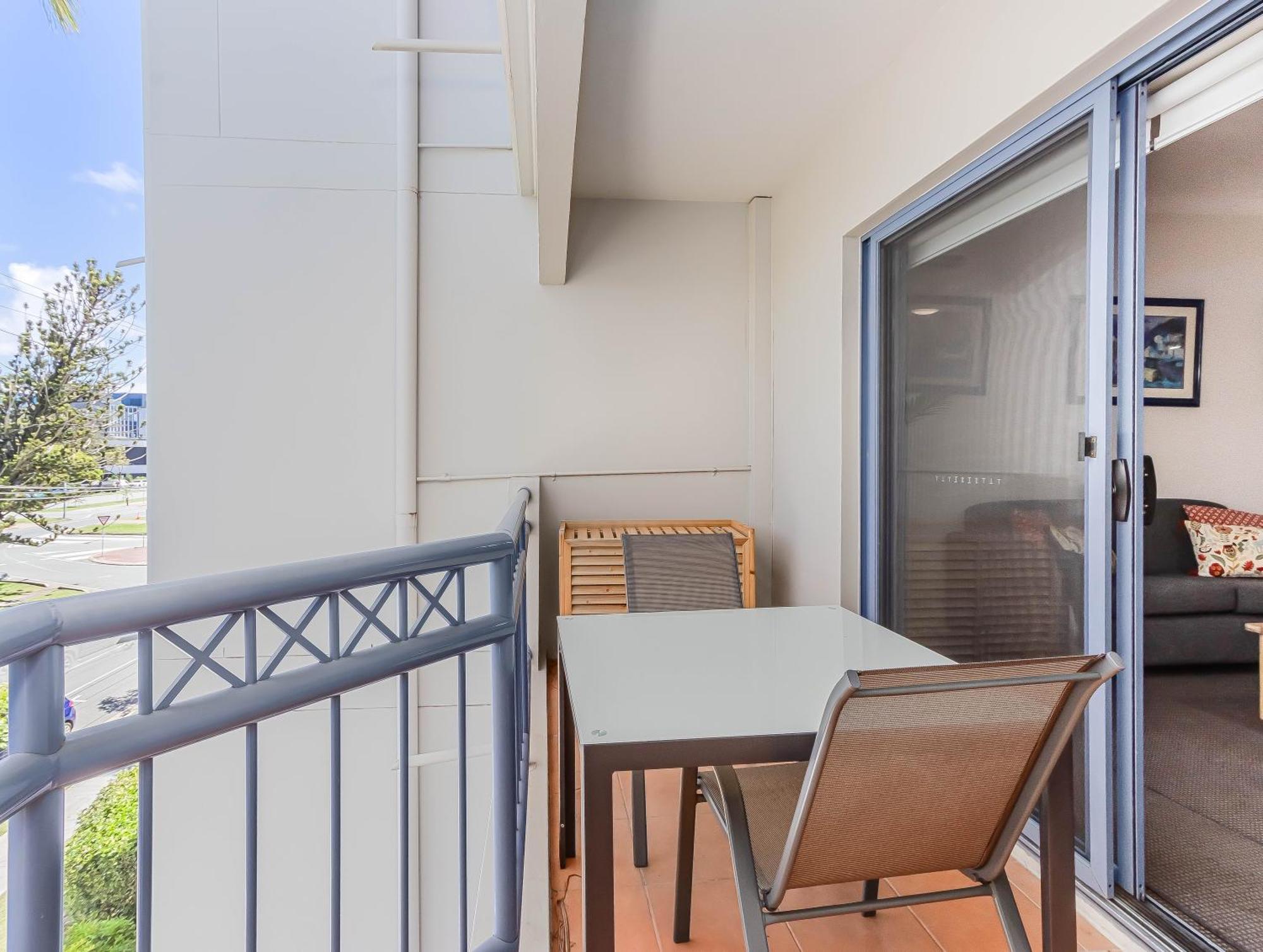 Bella Mare Coolangatta Beachside Apartments Guldkusten Rum bild